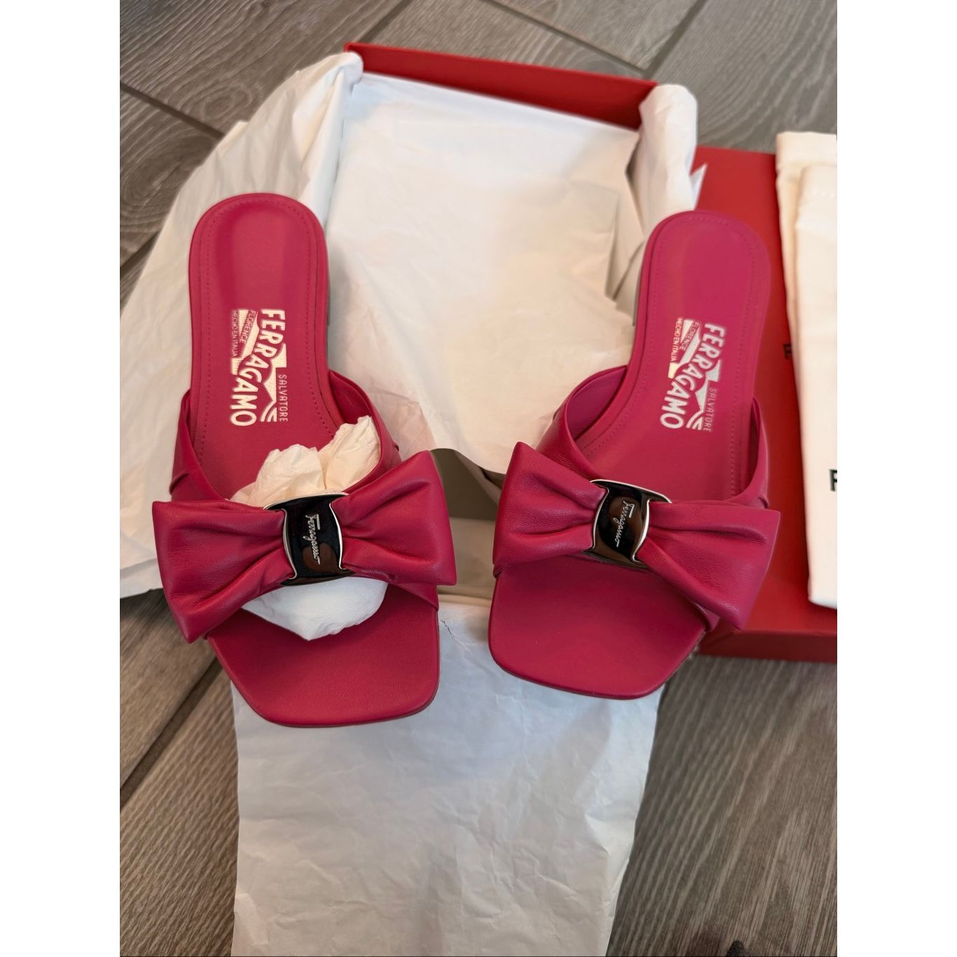 Salvatore Ferragamo Women's Pink Vara Bow Coquette Leather Sandals Slides 6w Nwt